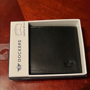 Dockers Black Leather Bifold Card & Key Wallet